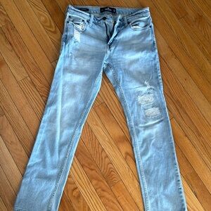Hollister jeans size 30/32 fits like an 8